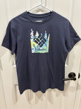 Women’s Columbia Navy Graphic Logo Tee size M